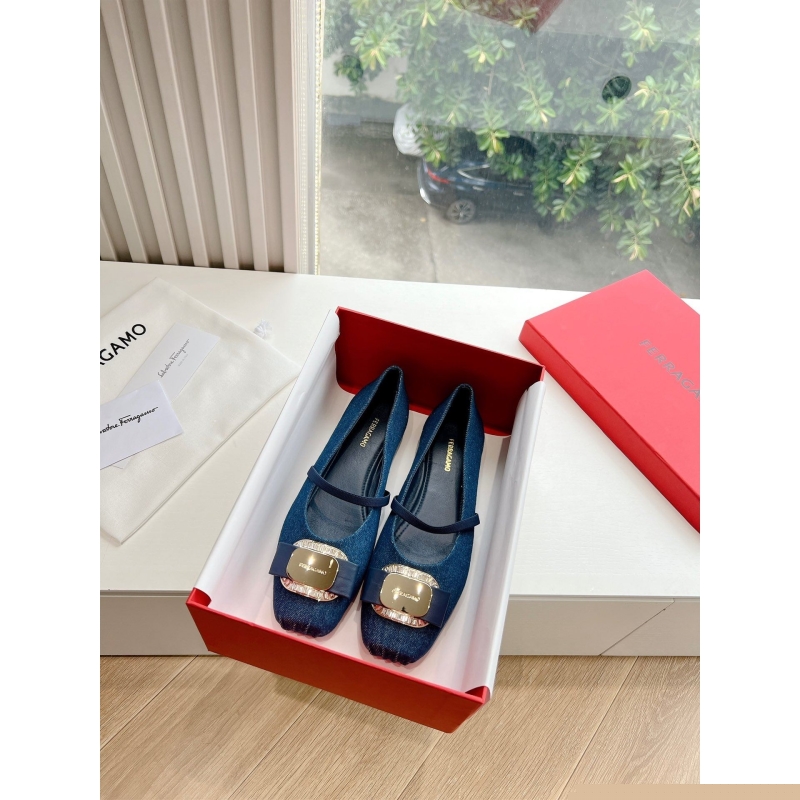 Ferragamo flat shoes